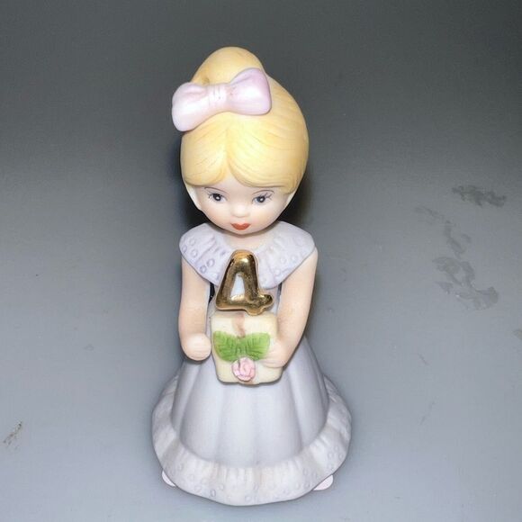 - ENESCO GROWING UP BIRTHDAY GIRL AGE 4 - Picture 1 of 3